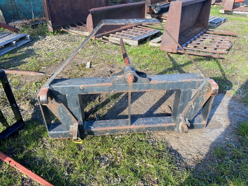 Attachments  Euro Bale Spear - 3 Prong Photo